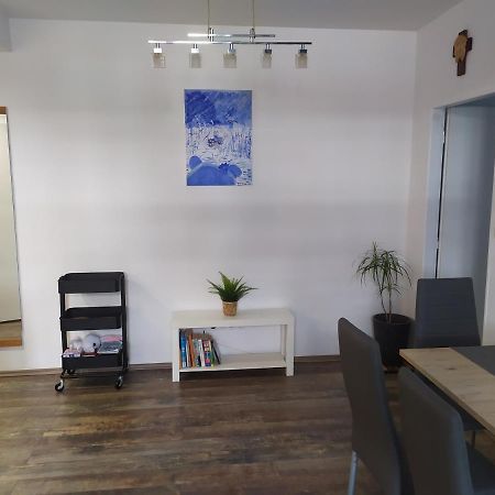 Pisqor Apartment - Self Check-In Братислава Екстериор снимка