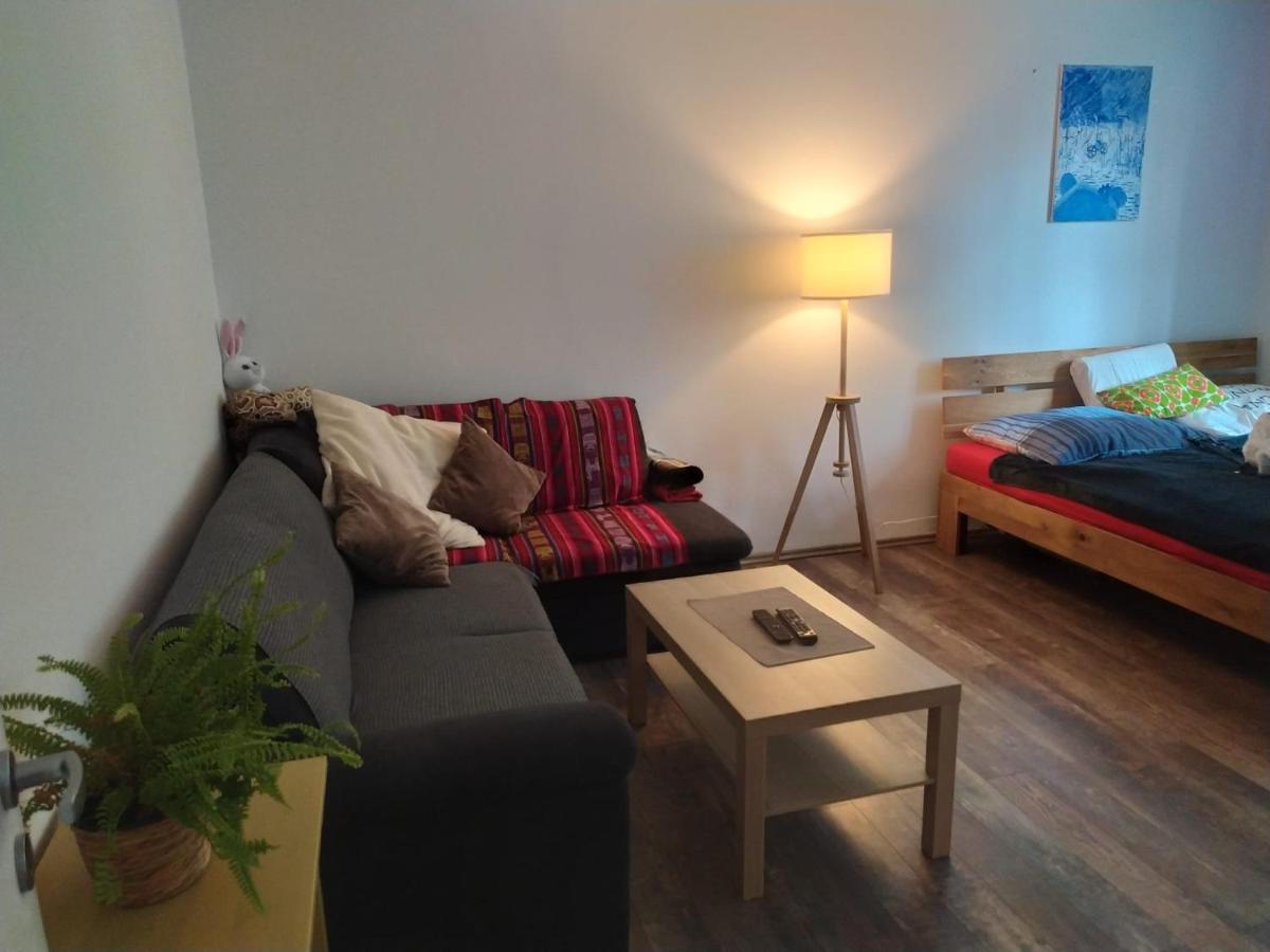 Pisqor Apartment - Self Check-In Братислава Екстериор снимка