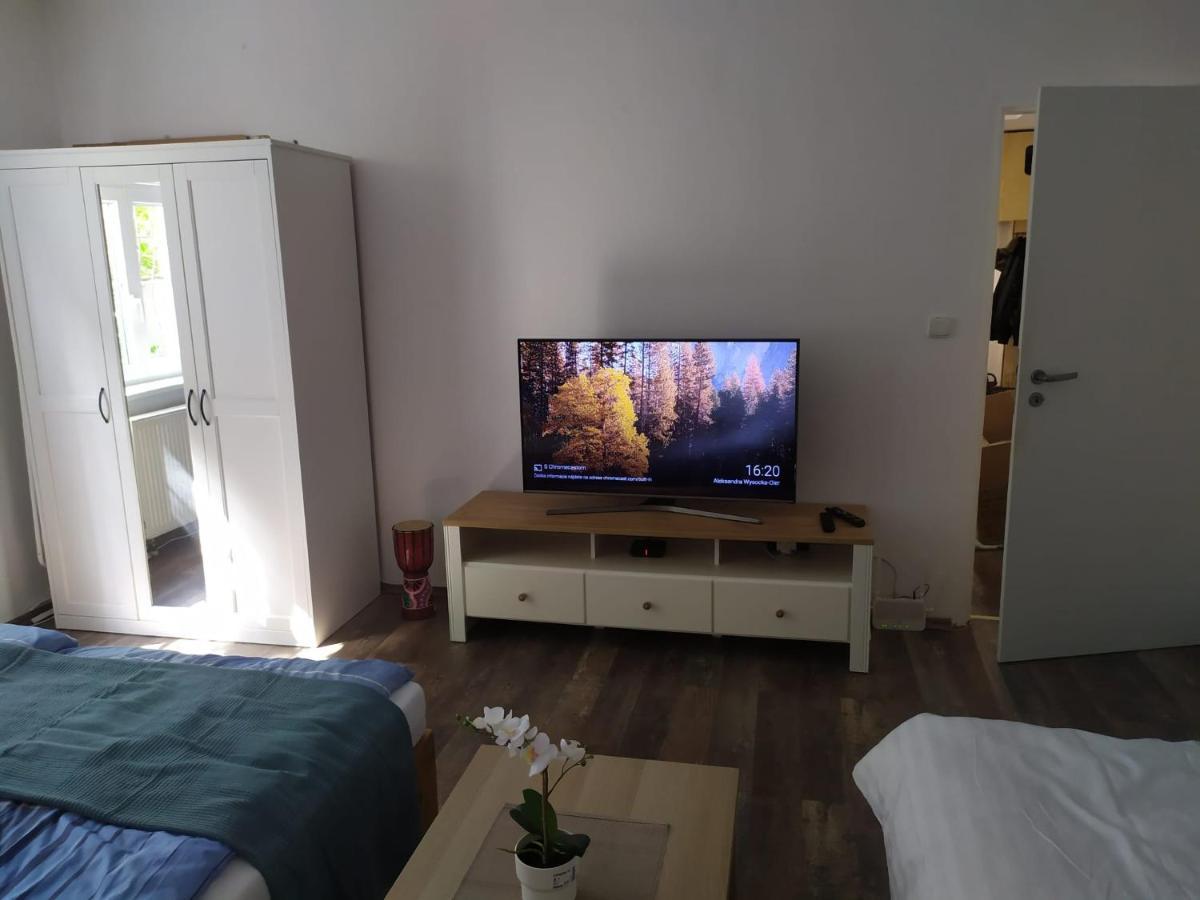 Pisqor Apartment - Self Check-In Братислава Екстериор снимка
