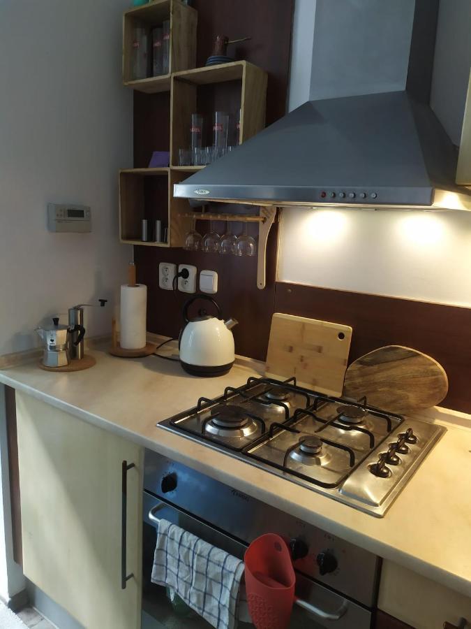 Pisqor Apartment - Self Check-In Братислава Екстериор снимка