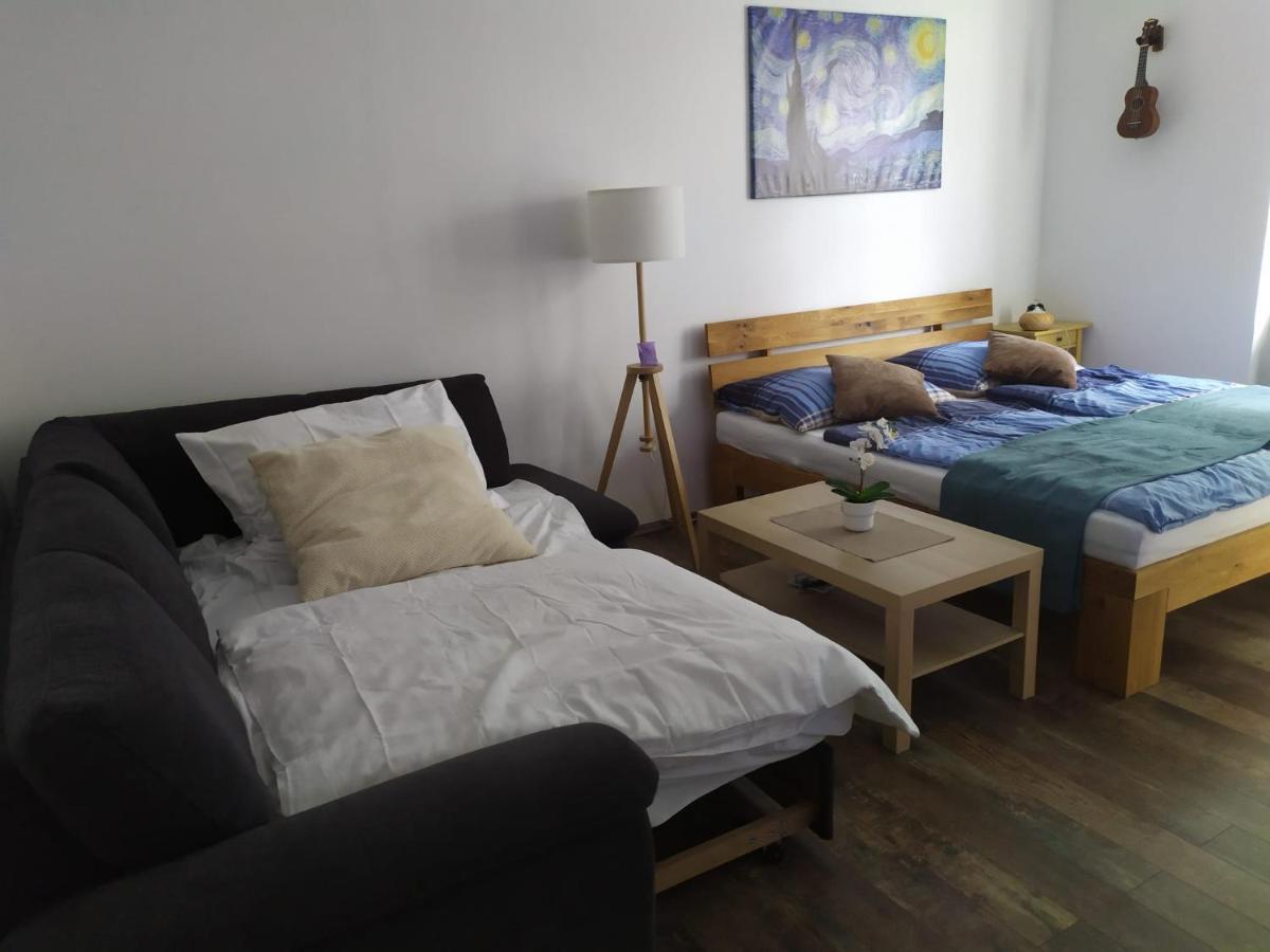 Pisqor Apartment - Self Check-In Братислава Екстериор снимка