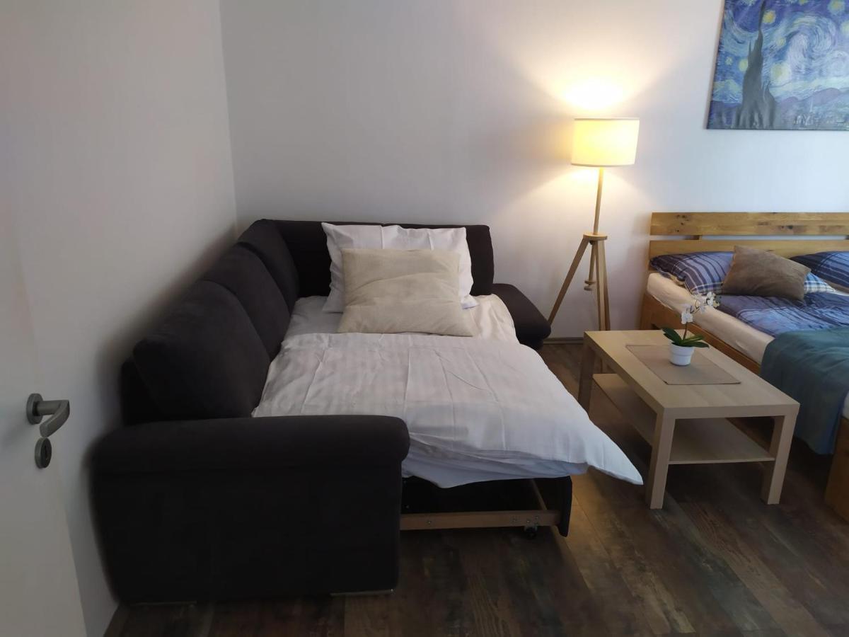 Pisqor Apartment - Self Check-In Братислава Екстериор снимка