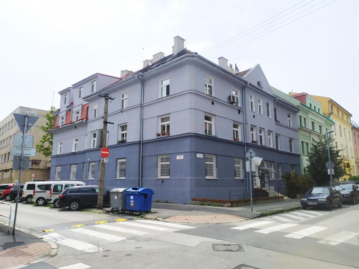 Pisqor Apartment - Self Check-In Братислава Екстериор снимка