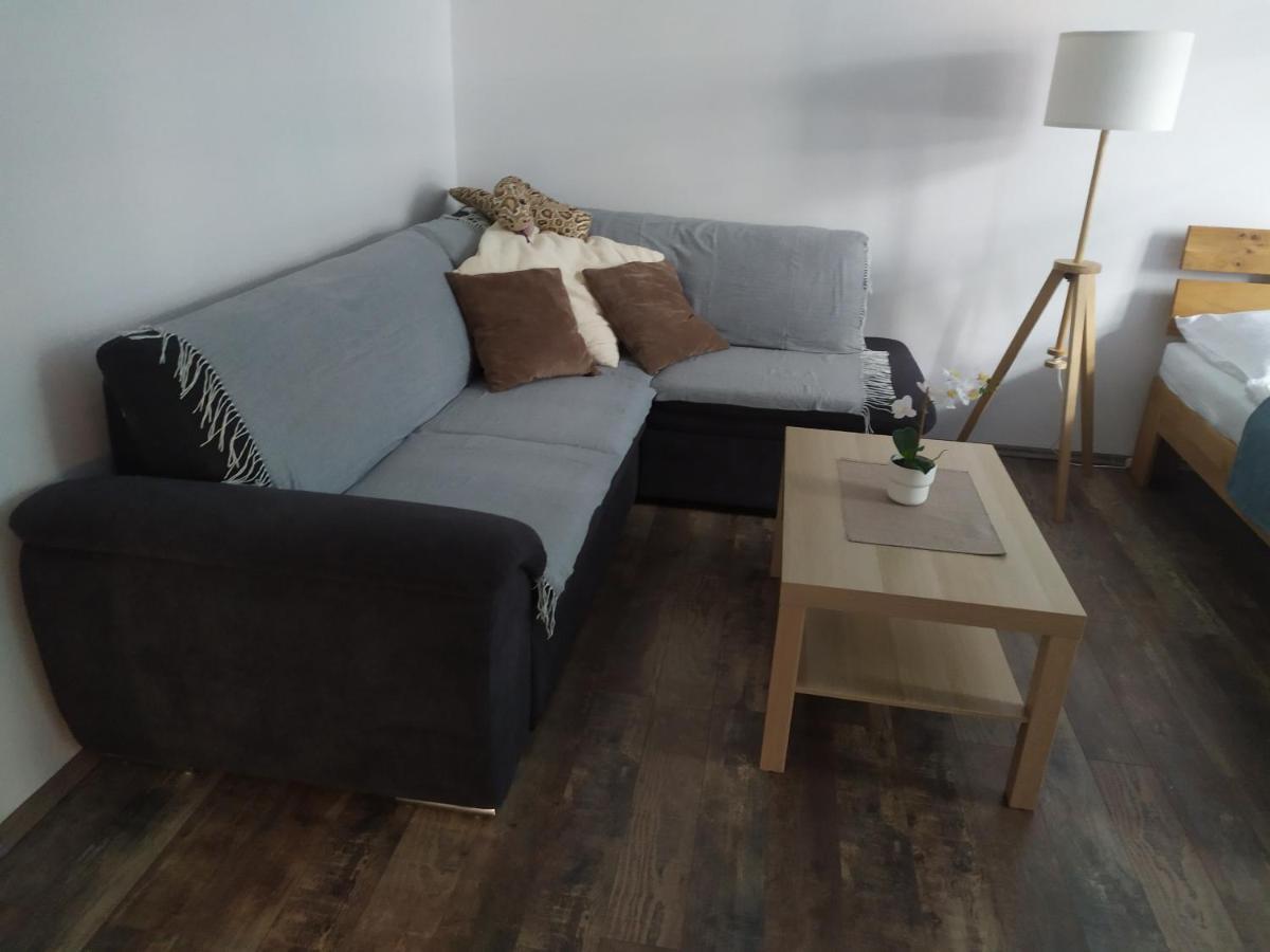 Pisqor Apartment - Self Check-In Братислава Екстериор снимка