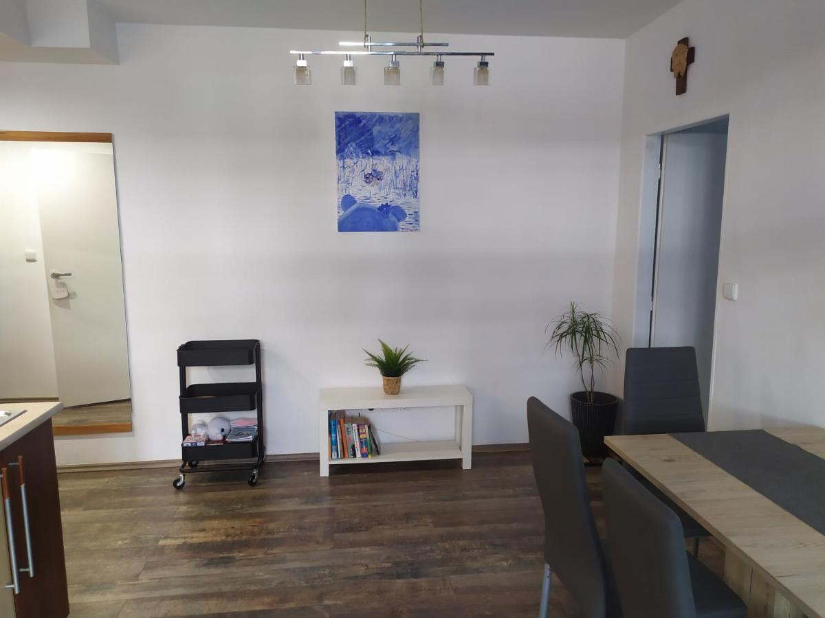 Pisqor Apartment - Self Check-In Братислава Екстериор снимка
