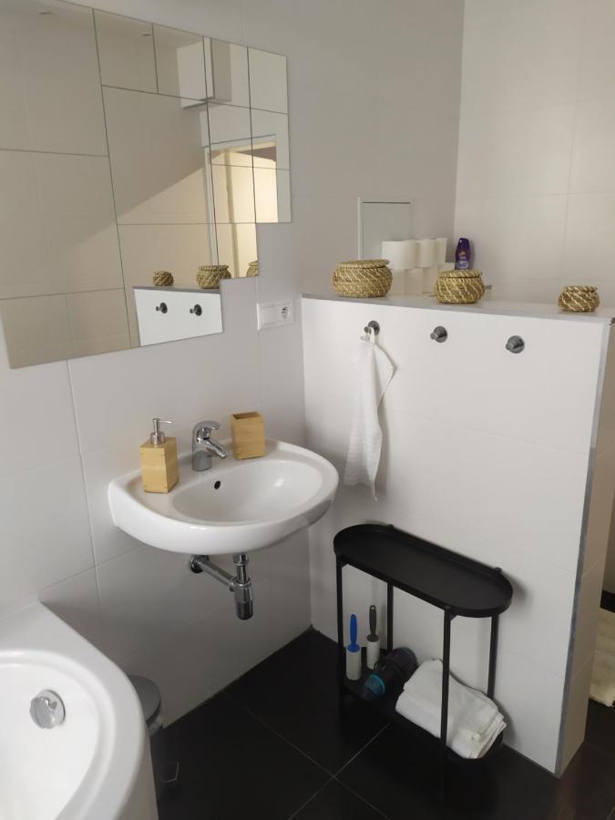 Pisqor Apartment - Self Check-In Братислава Екстериор снимка