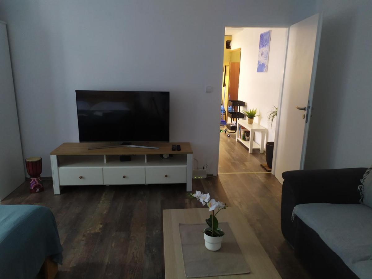 Pisqor Apartment - Self Check-In Братислава Екстериор снимка
